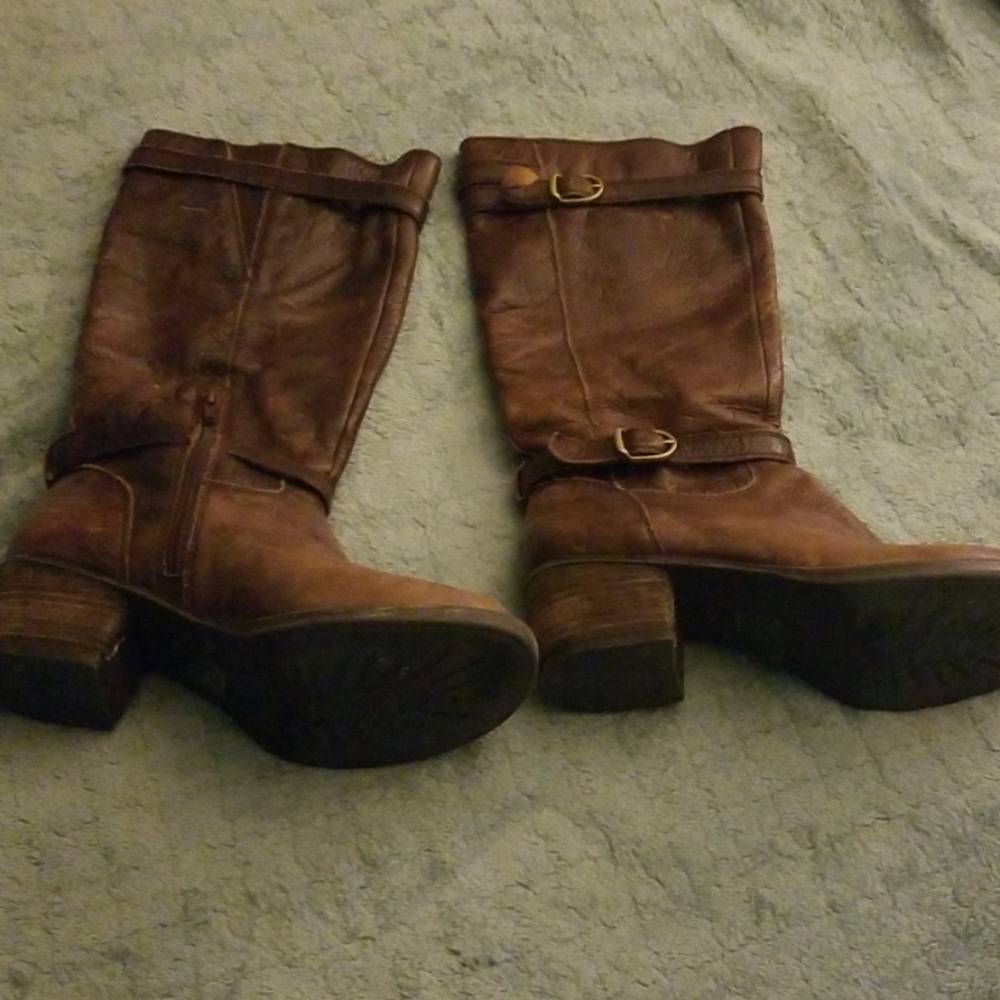 Brown lucky boots